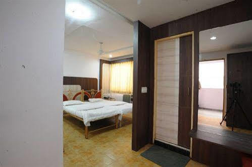 Hotel Jal Sagar Vadodara Exterior foto